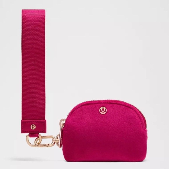 Lulu Lemon Limited Edition Magenta Velvet Wristlet Set. NWT - Picture 2 of 3